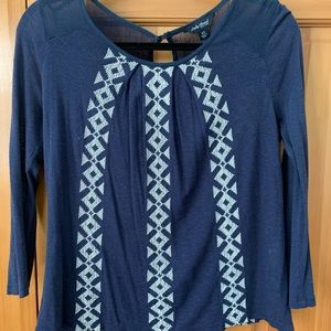 Lucky Brand navy boho top with white embroidery